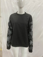 Waffle knit round neck top with star camouflage patchwork sleeves and letter printed men's and women's loose casual hoodie