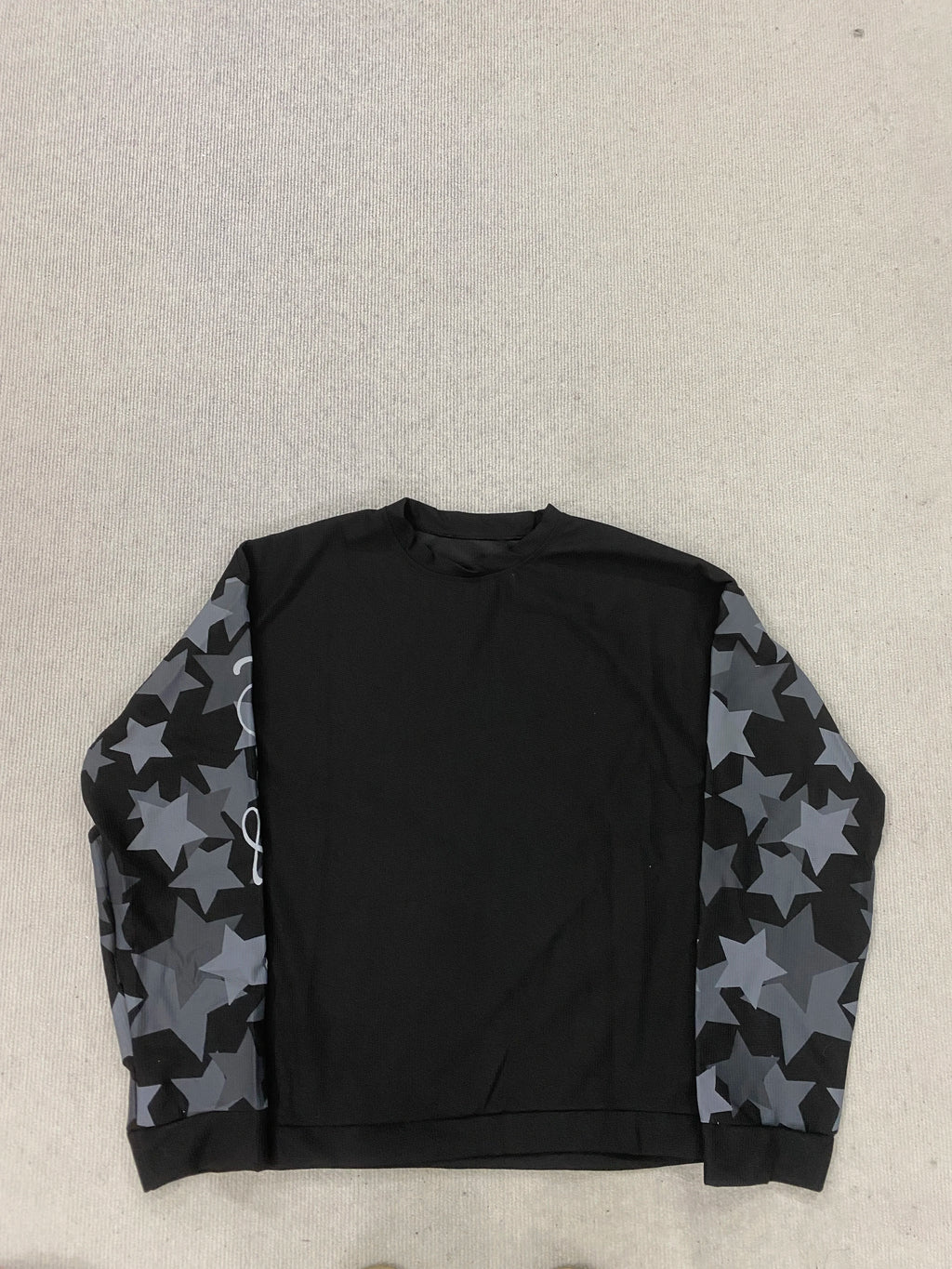 Waffle knit round neck top with star camouflage patchwork sleeves and letter printed men's and women's loose casual hoodie