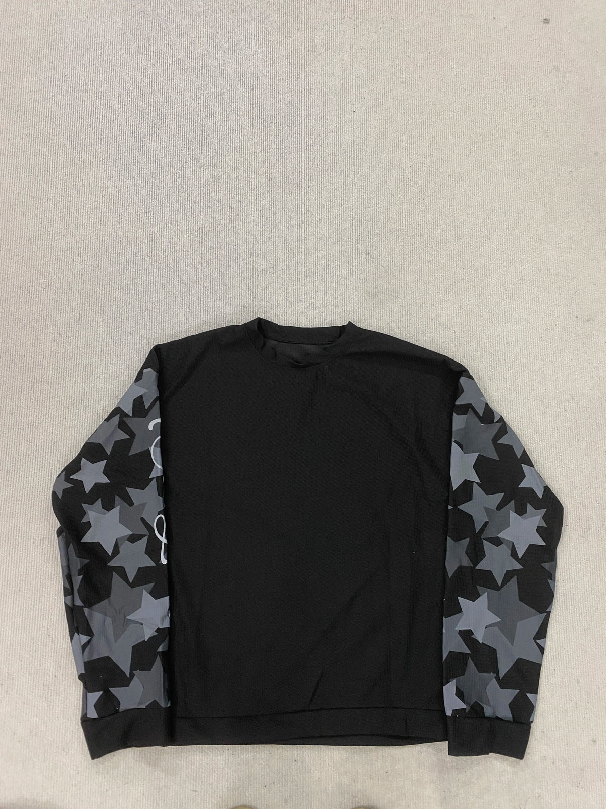 Waffle knit round neck top with star camouflage patchwork sleeves and letter printed men's and women's loose casual hoodie