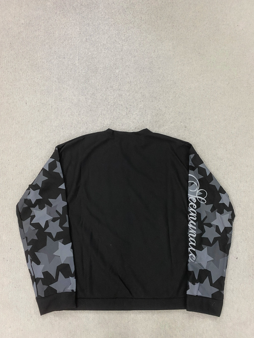 Waffle knit round neck top with star camouflage patchwork sleeves and letter printed men's and women's loose casual hoodie