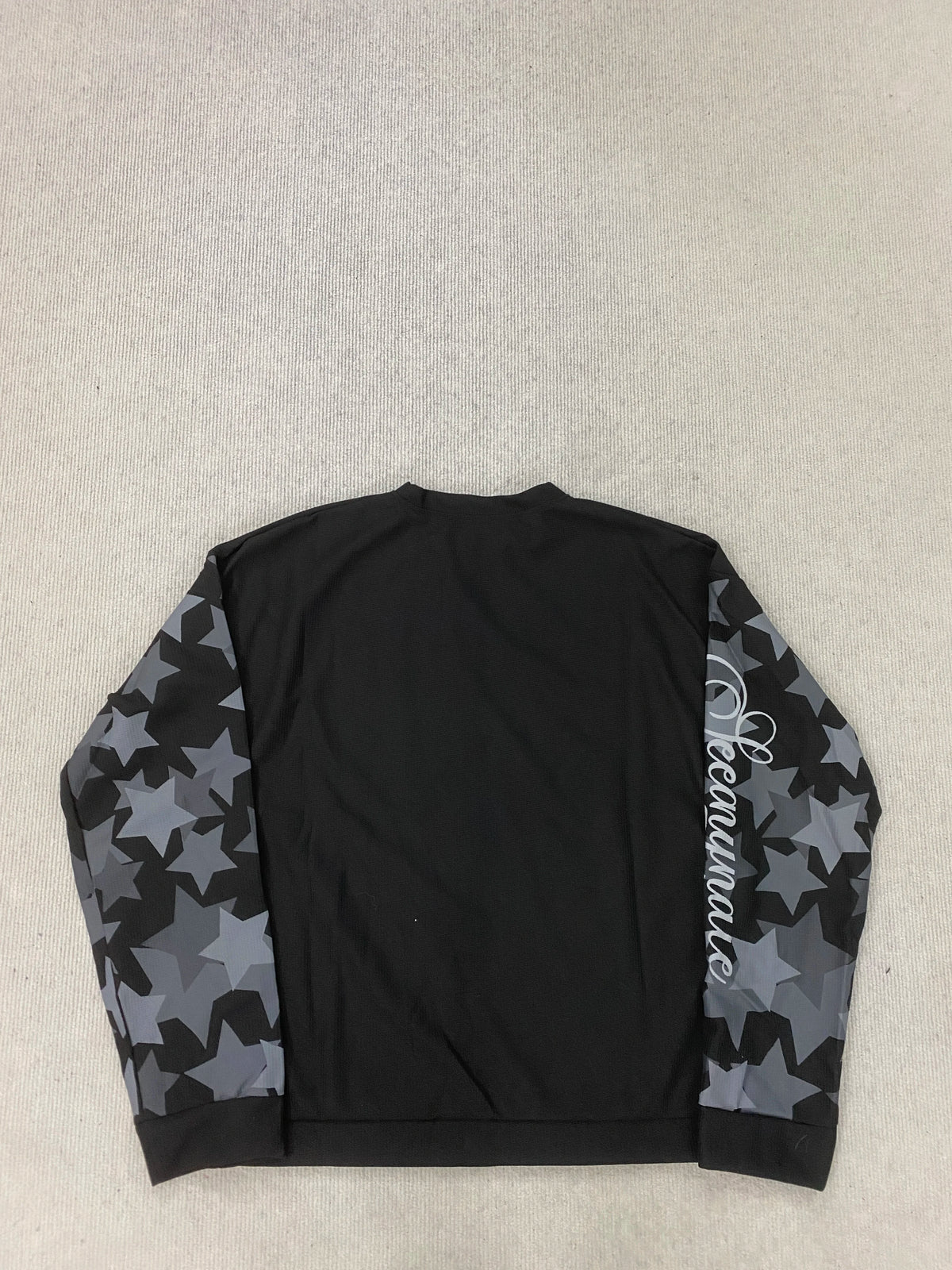 Waffle knit round neck top with star camouflage patchwork sleeves and letter printed men's and women's loose casual hoodie