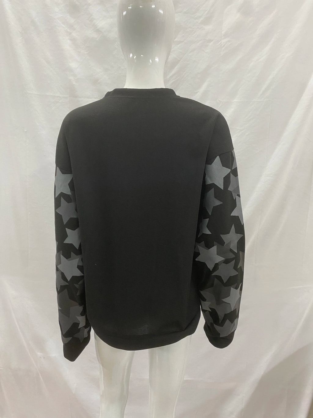 Waffle knit round neck top with star camouflage patchwork sleeves and letter printed men's and women's loose casual hoodie